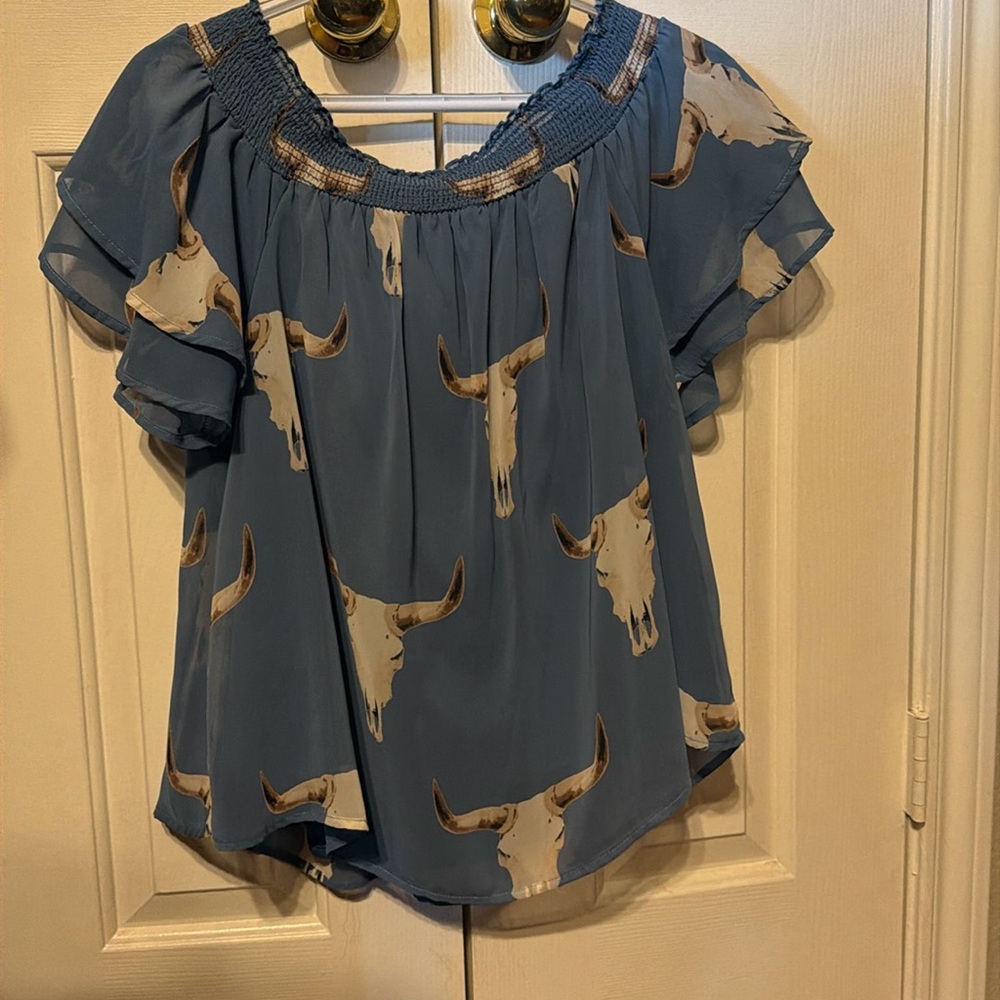Cute off the shoulder top. Western print. Boutique . Size XL